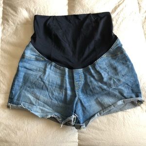 Isabel maternity shorts